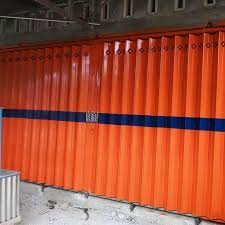 Di Balik Pintu Harmonika: Ada Usaha, Ada Cerita