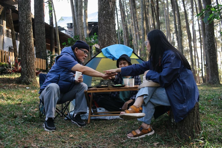 Camping bersama Cinta: Rekomendasi Tempat Romantis di Bandung